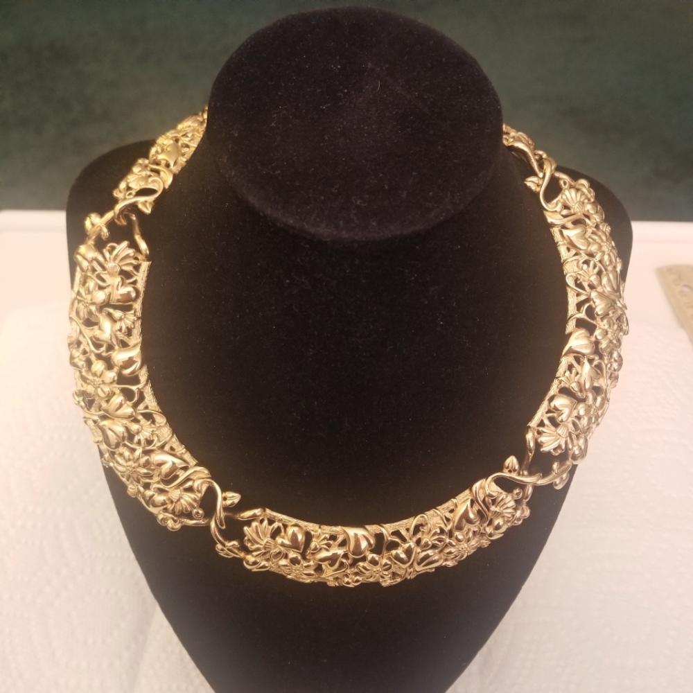 RARE Vintage Monet collar/choker necklace
